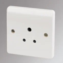 MK Logic Plus 5A 1-Gang Unswitched Round Pin Plug Socket White