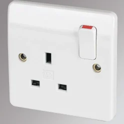 MK Logic Plus 13A 1-Gang DP Switched Plug Socket White
