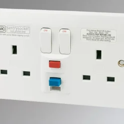 MK Logic Plus 13A 2-Gang DP Switched Active Socket White