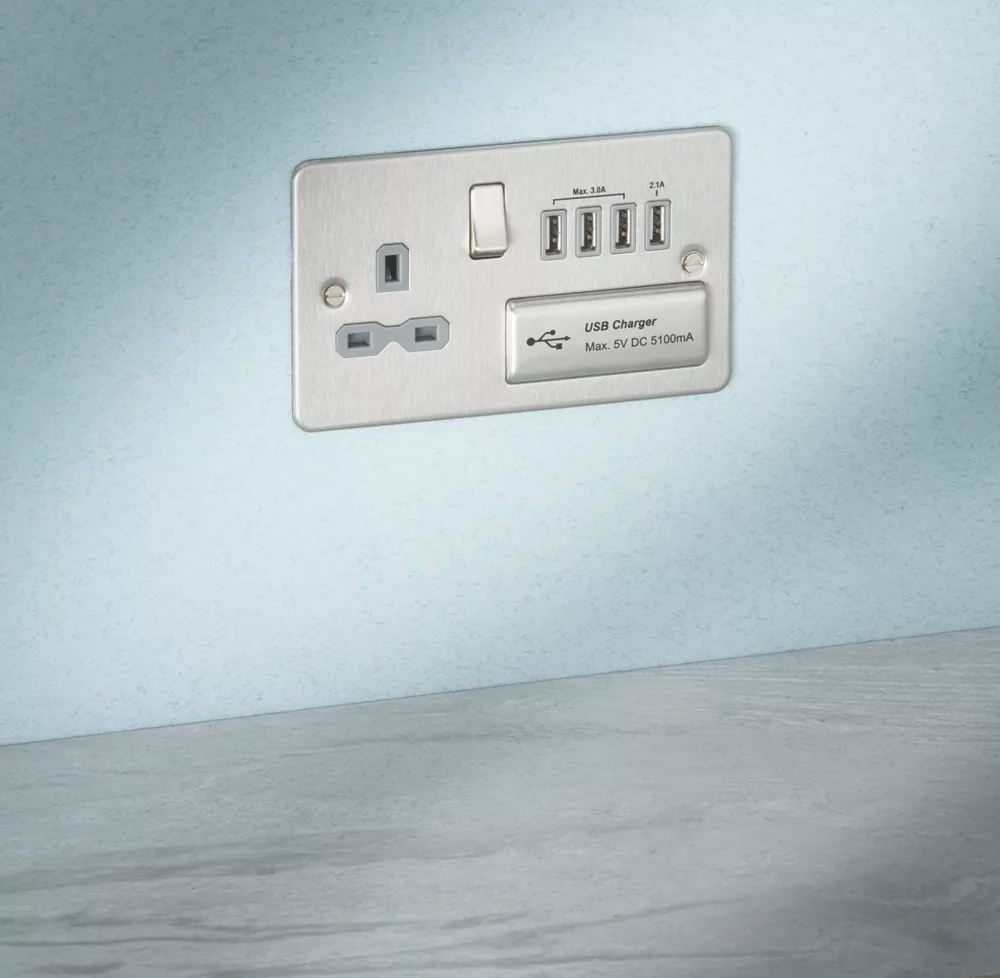 Knightsbridge SFR7USB4BCG 13A 1-Gang SP Switched Socket + 5.1A 4-Outlet Type A USB Charger Brushed Chrome With Colour-Matched Inserts - Image 2