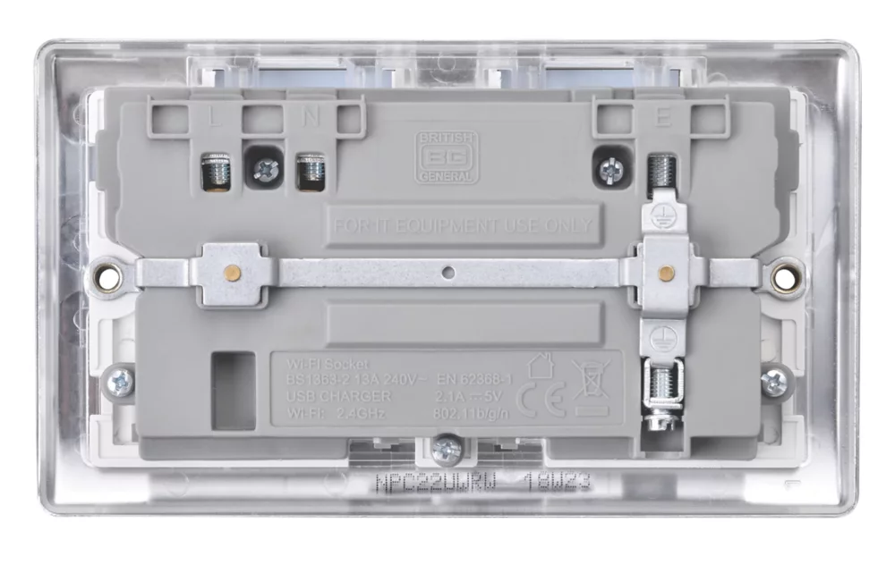 British General Nexus Metal 13A 2-Gang SP Switched Wi-Fi Extender Socket + 2.1A 1-Outlet Type A USB Charger Polished Chrome With White Inserts - Image 4