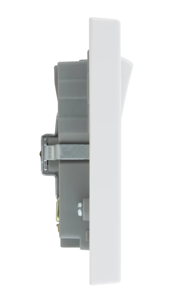 British General 900 Series 13A 2-Gang SP Switched Socket + 3.1A 2-Outlet Type A USB Charger White - Image 4