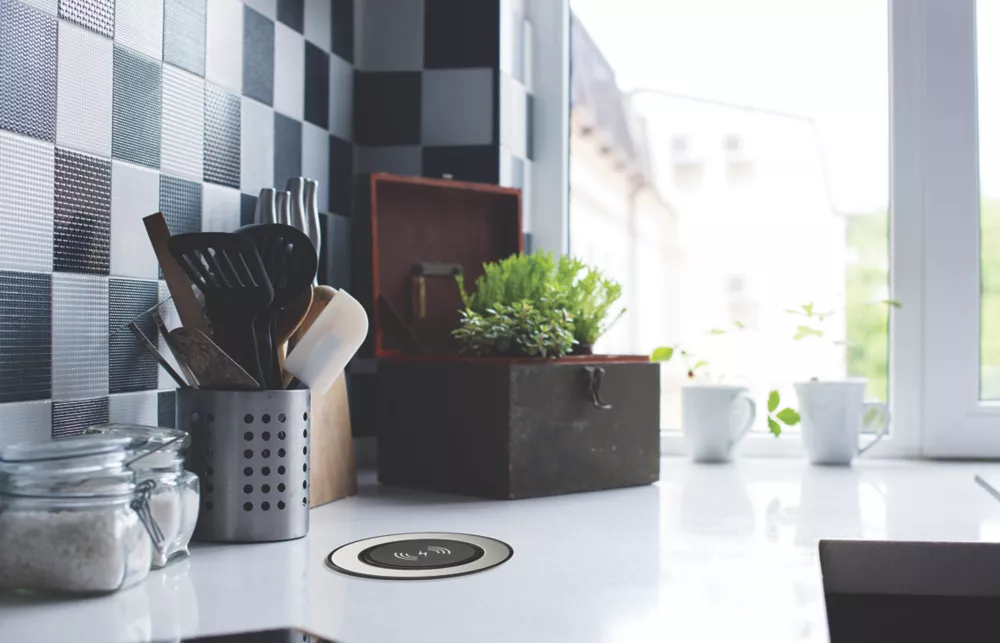 Knightsbridge SK0015 4.0A 2-Outlet Type A & C Pop-Up USB Charger Brushed Chrome - Image 7