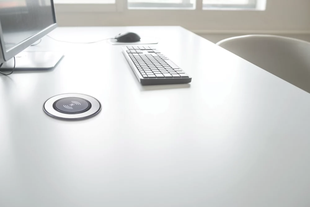 Knightsbridge SK0015 4.0A 2-Outlet Type A & C Pop-Up USB Charger Brushed Chrome - Image 8