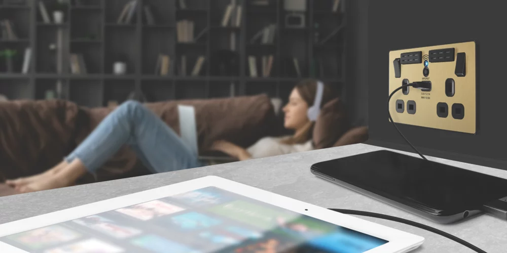 British General Evolve 13A 2-Gang SP Switched Double Socket With WiFi Extender + 2.1A 1-Outlet Type A USB Charger Satin Brass With Black Inserts - Image 7