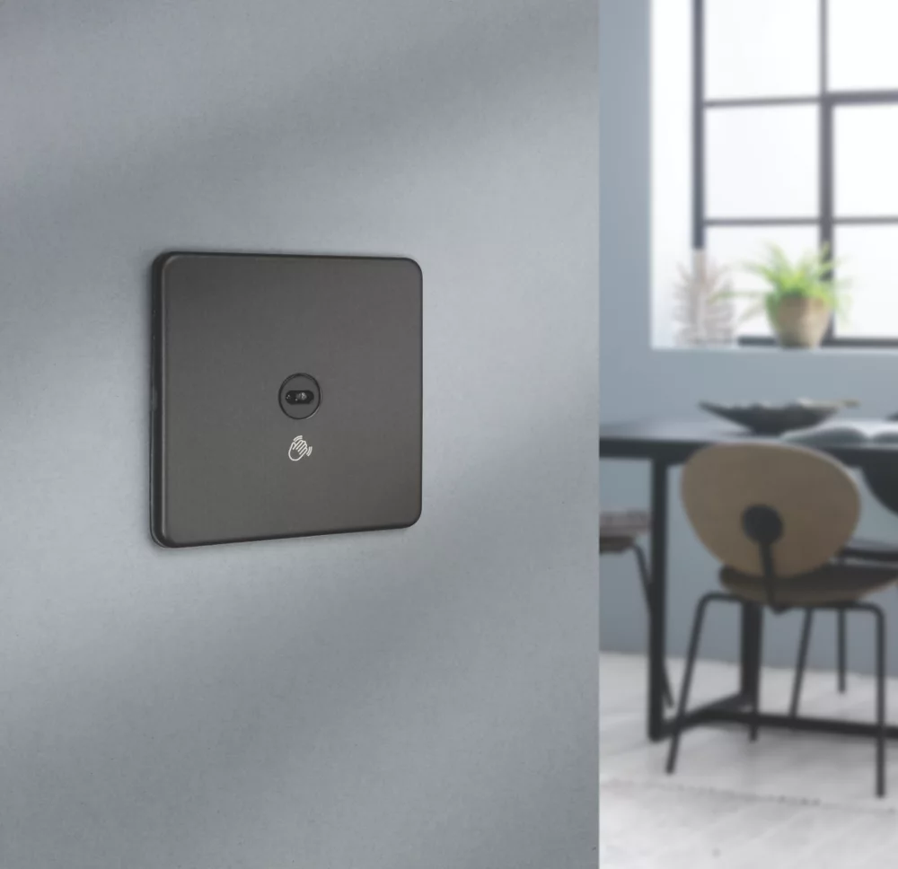 Knightsbridge SFTS1SB 2.1A 1-Gang 1-Way Light Switch Smoked Bronze With Black Inserts - Image 2