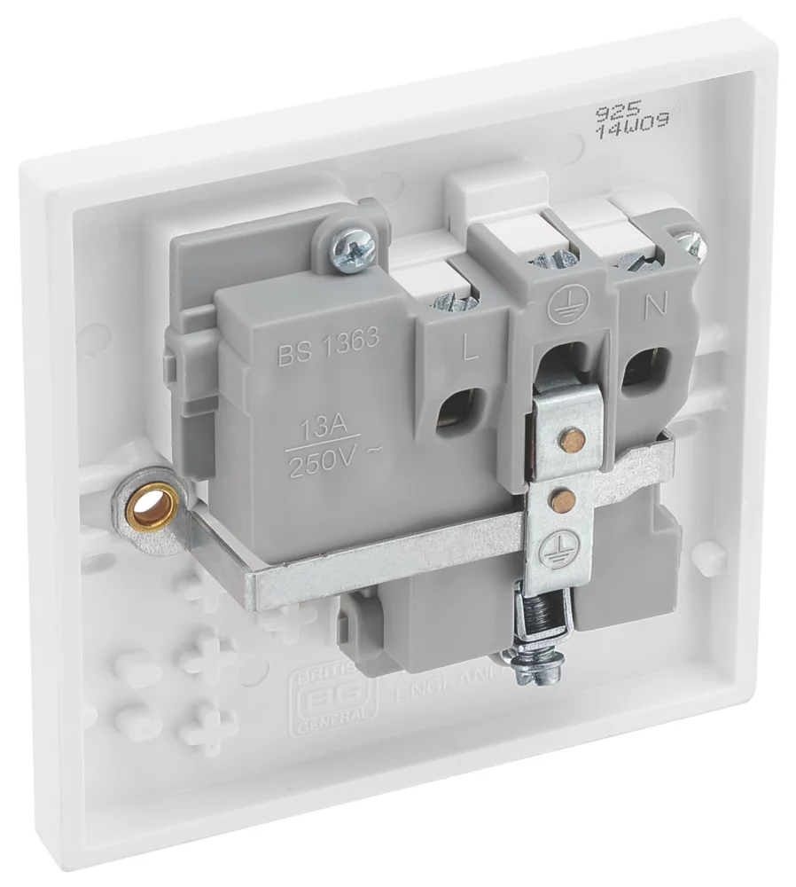 British General 900 Series 13A 1-Gang SP Switched Power Socket White With LED - Image 3